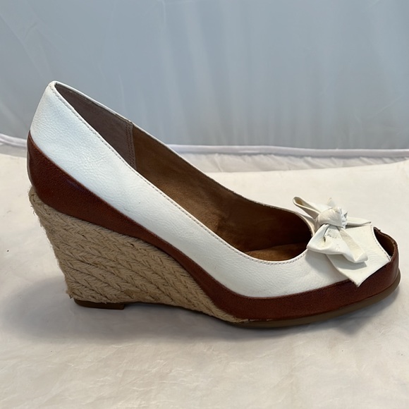 Aerosoles Peep Toe Wedge - Picture 7 of 16